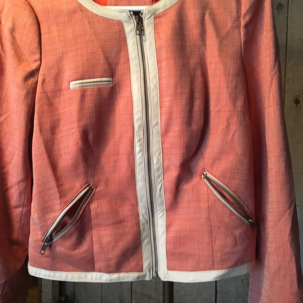 Blazer - Picture 4 of 4